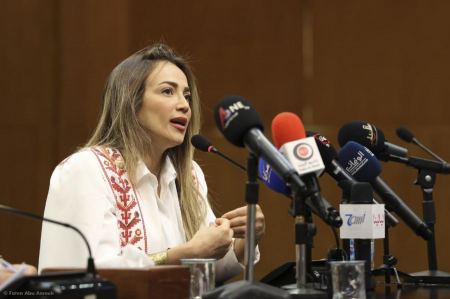 100 سيدة فلسطينية واردنية ترافق دلال أبو أمنة في "مهرجان جرش"